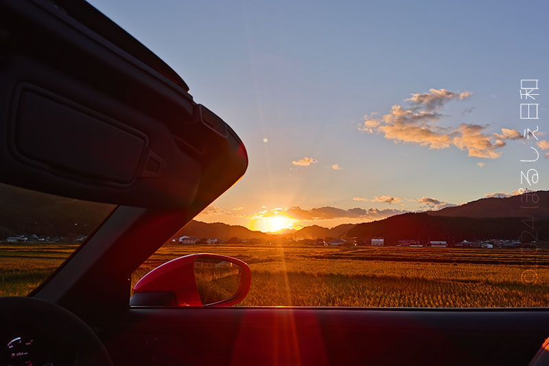 タルガの車内から眺める夕陽