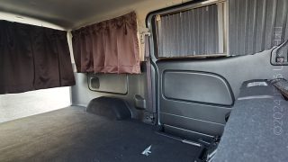 キャラバン 荷室