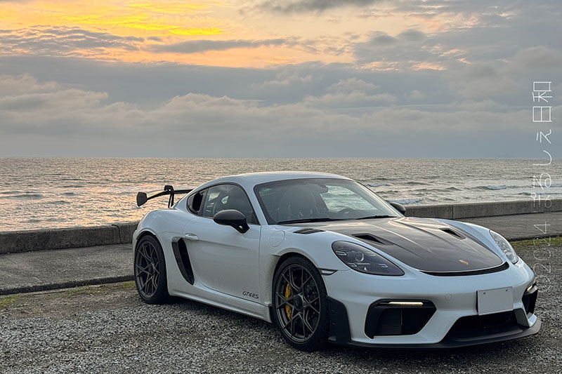 夕焼けとGT4RS