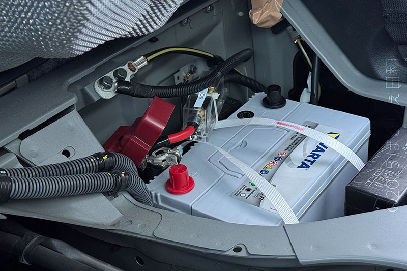 キャラバン バッテリー交換